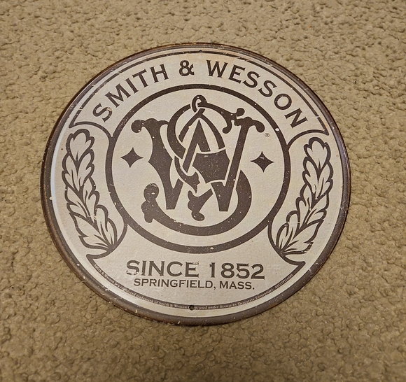Smith & Wesson Metal Sign | Metal Wall Art - Picture 1 of 4